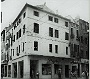 Padova-Edificio in piazza Garibaldi,angolo via Santa Lucia,anni 50 (Adriano Danieli)
